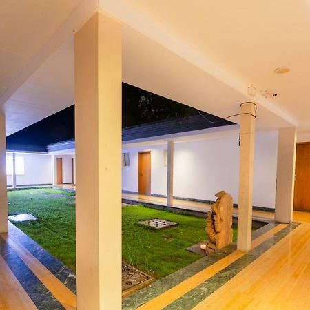 Mint Koregaon Park Next To Osho Ashram Пюн Екстериор снимка