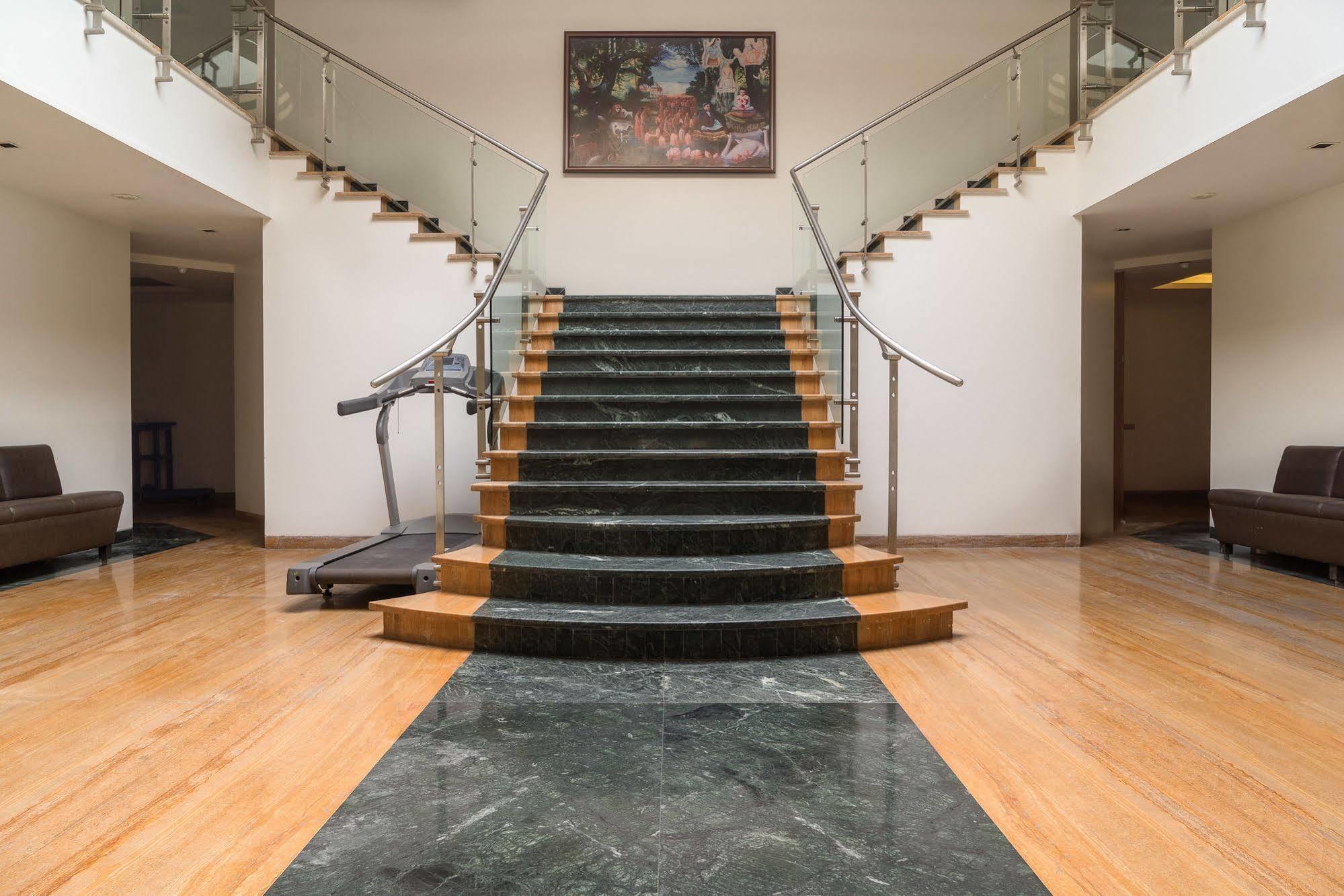 Mint Koregaon Park Next To Osho Ashram Пюн Екстериор снимка