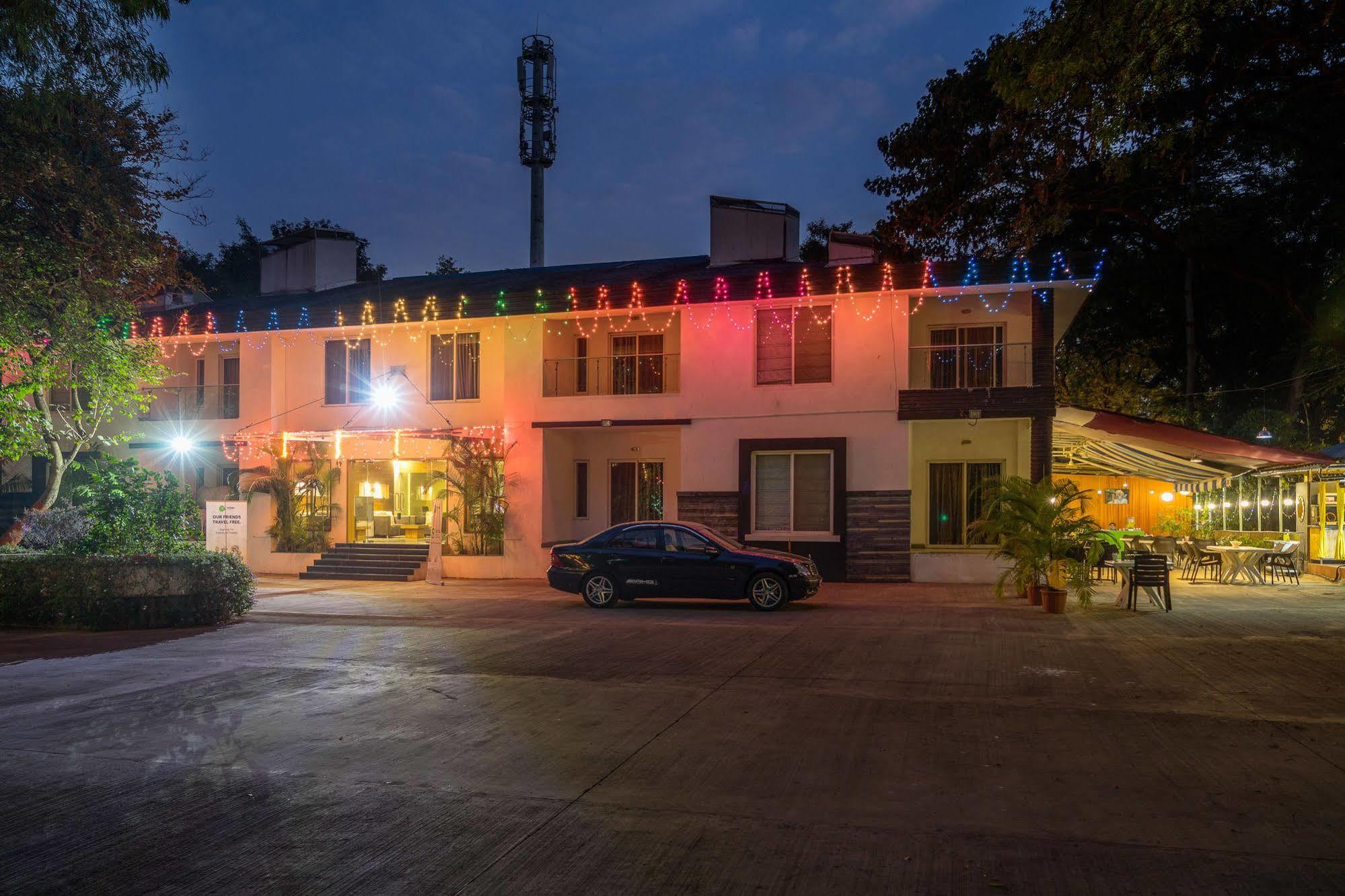 Mint Koregaon Park Next To Osho Ashram Пюн Екстериор снимка