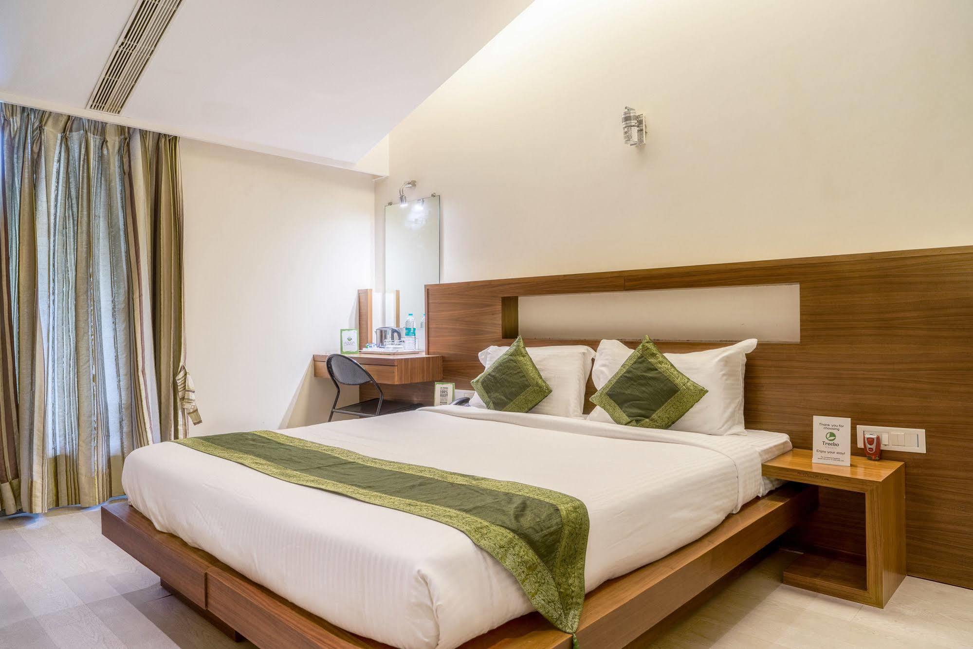 Mint Koregaon Park Next To Osho Ashram Пюн Екстериор снимка