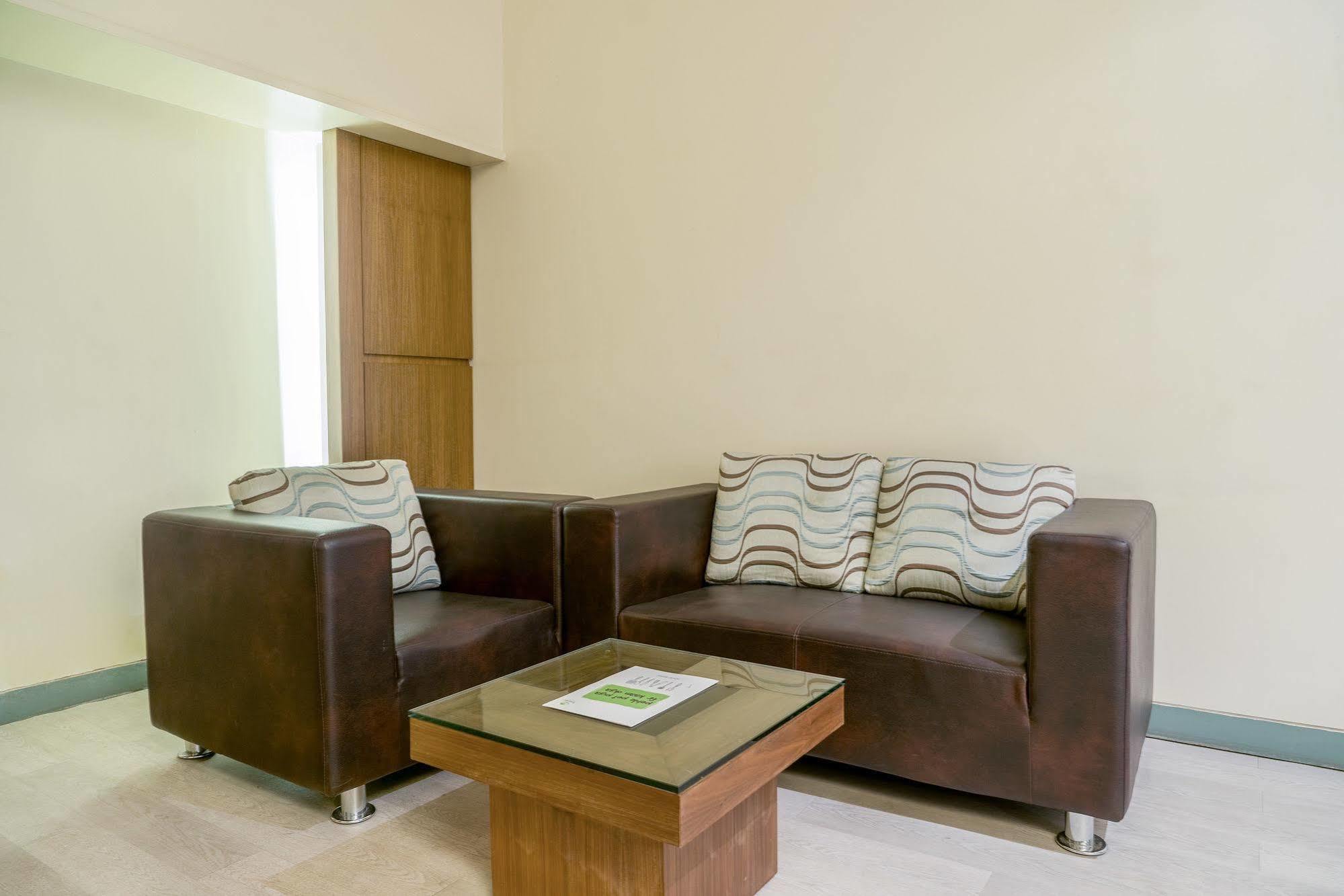 Mint Koregaon Park Next To Osho Ashram Пюн Екстериор снимка