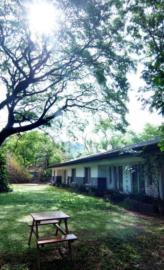 Mint Koregaon Park Next To Osho Ashram Пюн Екстериор снимка