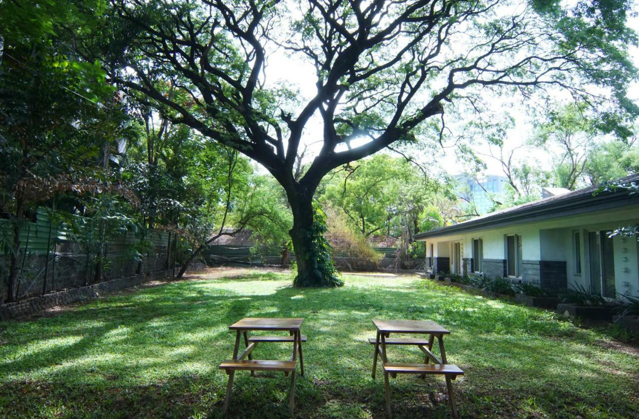 Mint Koregaon Park Next To Osho Ashram Пюн Екстериор снимка