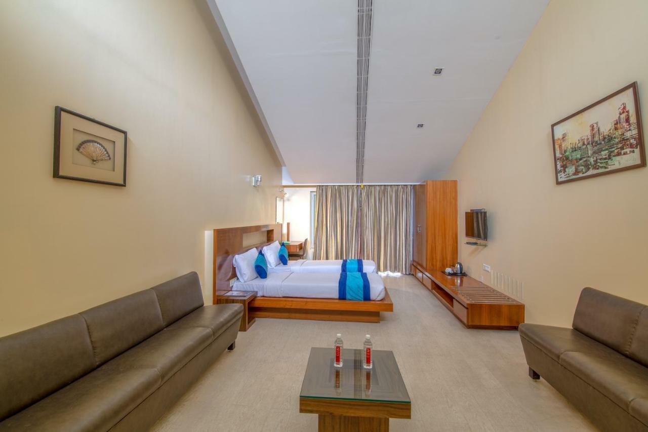 Mint Koregaon Park Next To Osho Ashram Пюн Екстериор снимка