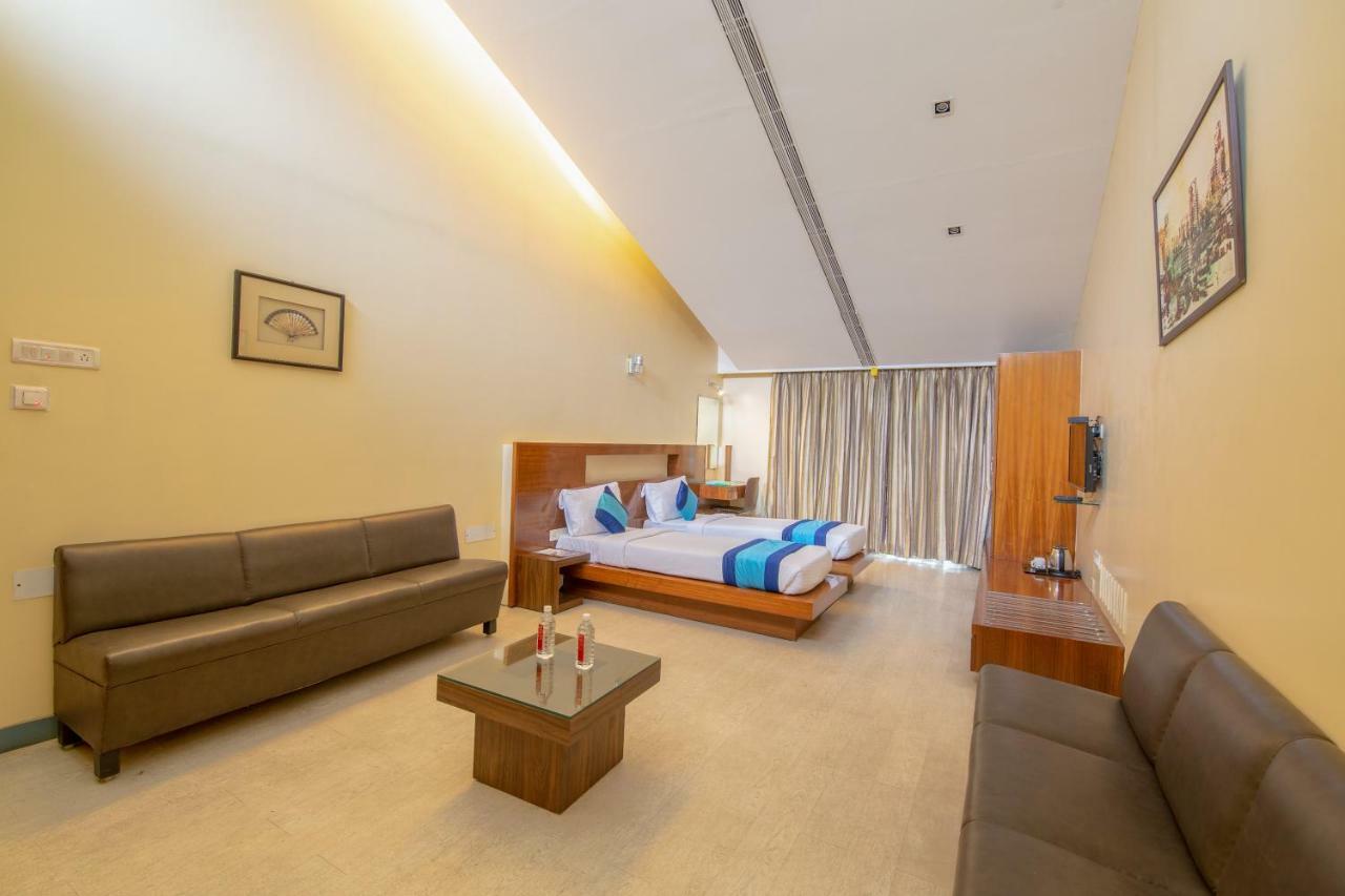 Mint Koregaon Park Next To Osho Ashram Пюн Екстериор снимка