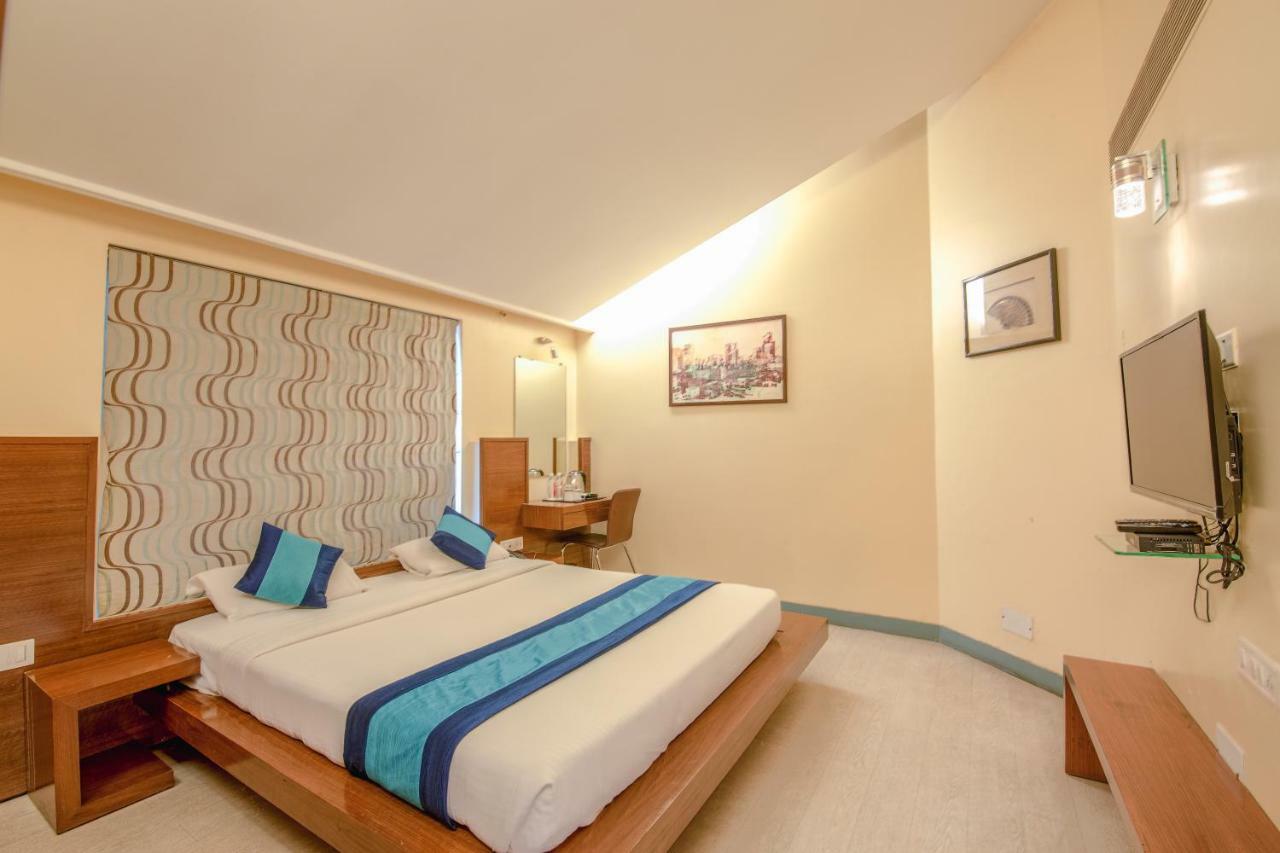 Mint Koregaon Park Next To Osho Ashram Пюн Екстериор снимка
