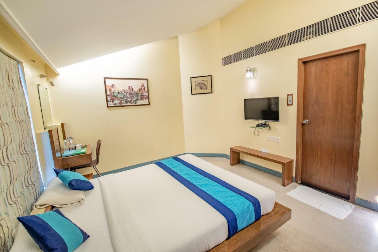 Mint Koregaon Park Next To Osho Ashram Пюн Екстериор снимка