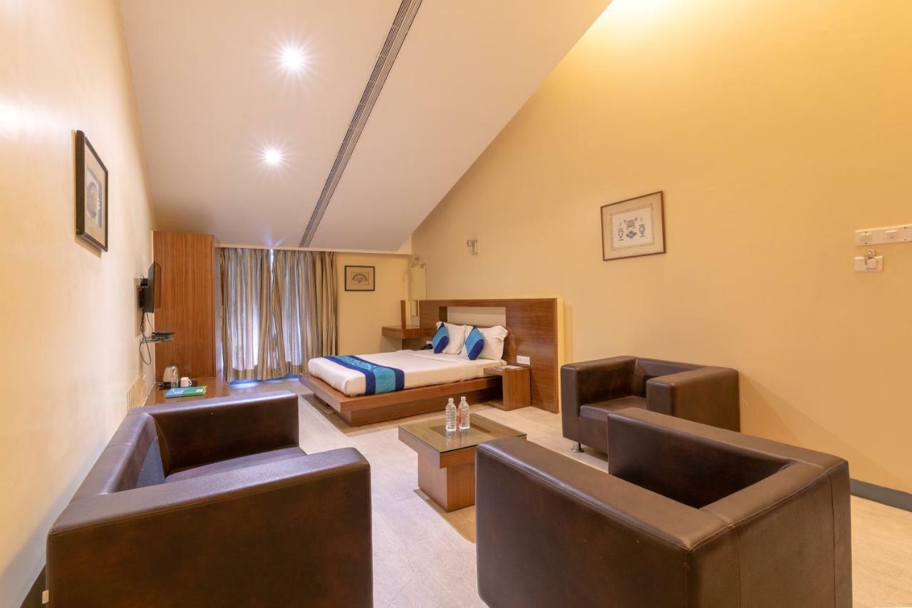 Mint Koregaon Park Next To Osho Ashram Пюн Екстериор снимка