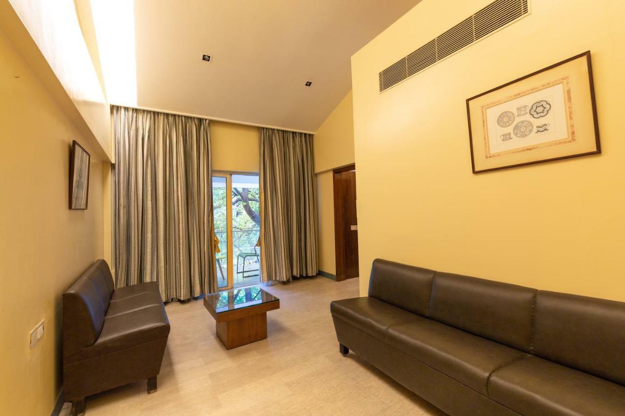 Mint Koregaon Park Next To Osho Ashram Пюн Екстериор снимка