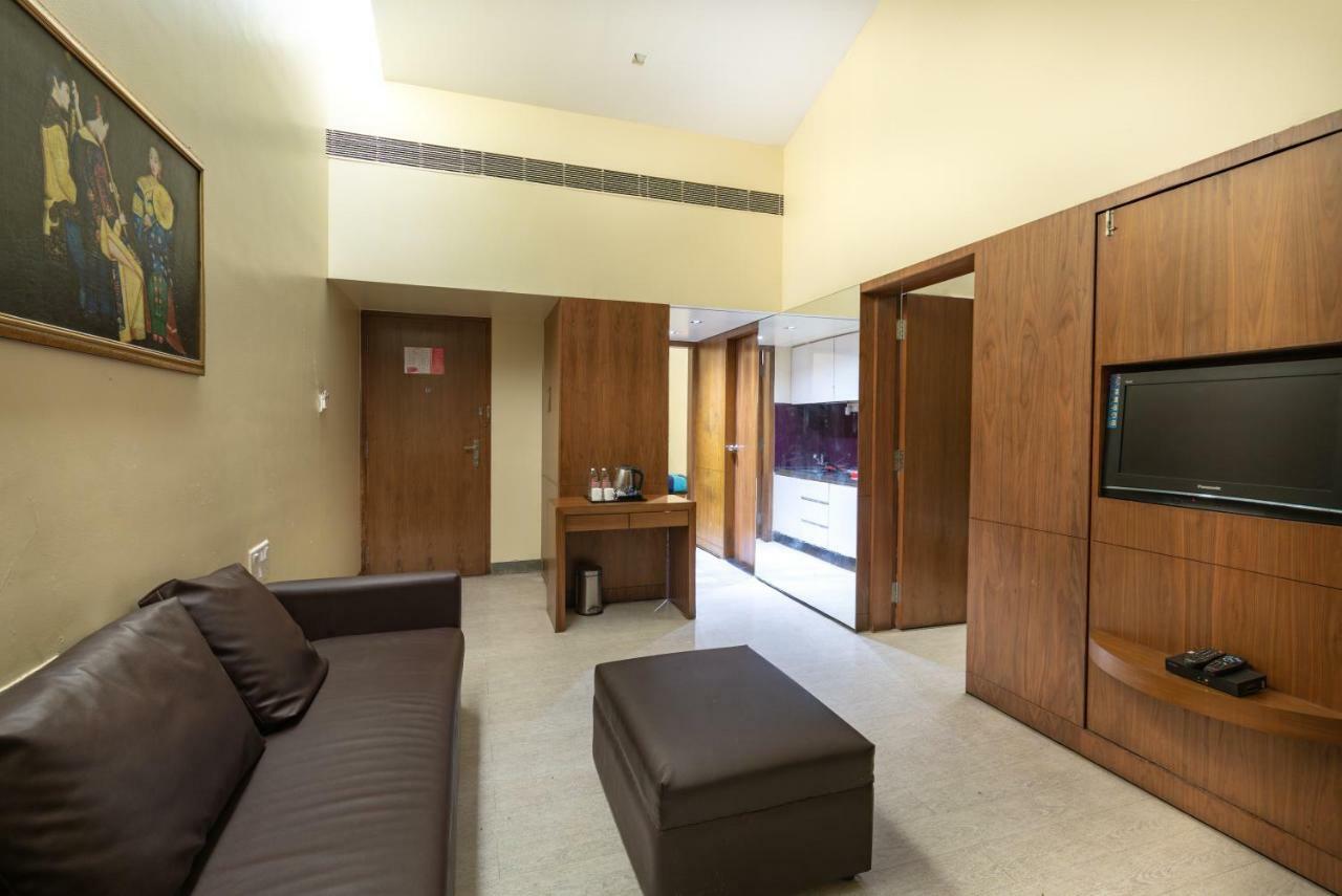 Mint Koregaon Park Next To Osho Ashram Пюн Екстериор снимка