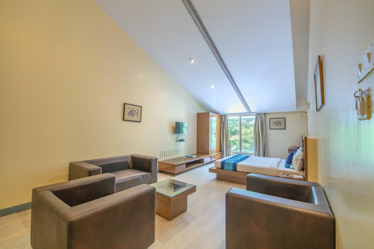 Mint Koregaon Park Next To Osho Ashram Пюн Екстериор снимка