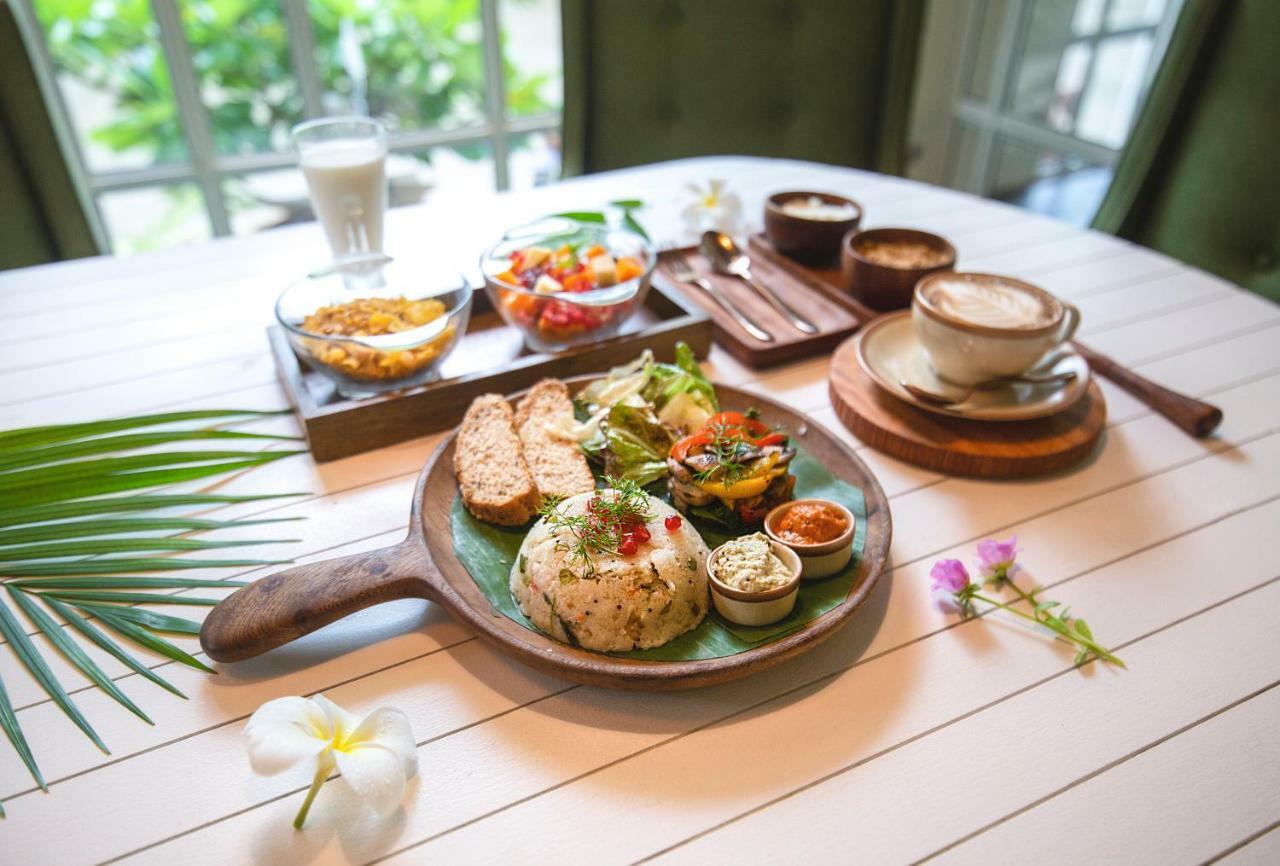 Mint Koregaon Park Next To Osho Ashram Пюн Екстериор снимка
