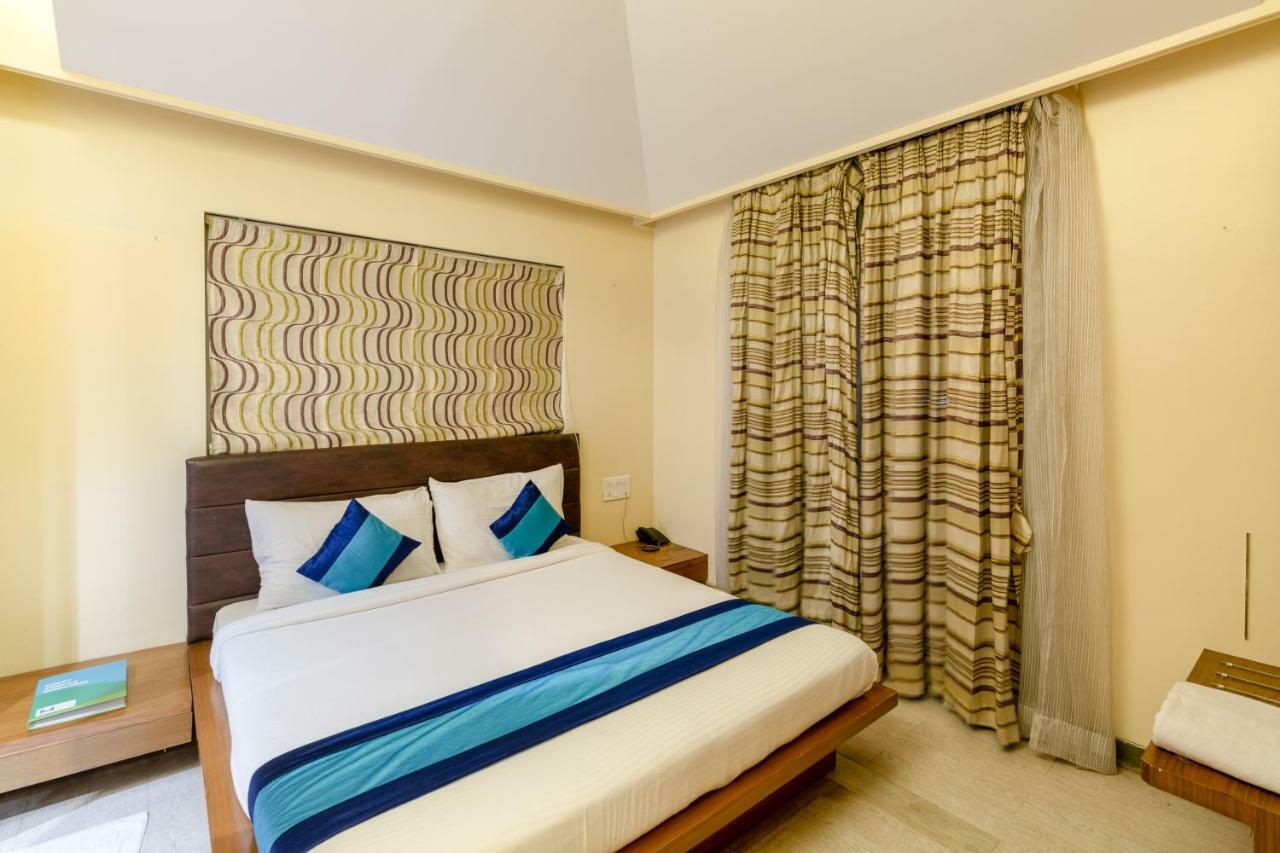 Mint Koregaon Park Next To Osho Ashram Пюн Екстериор снимка