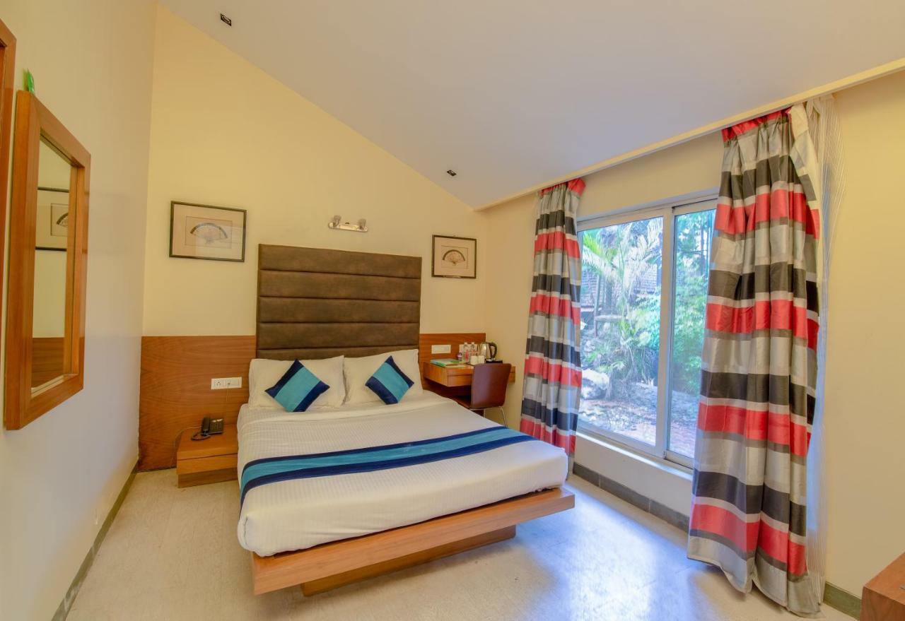 Mint Koregaon Park Next To Osho Ashram Пюн Екстериор снимка