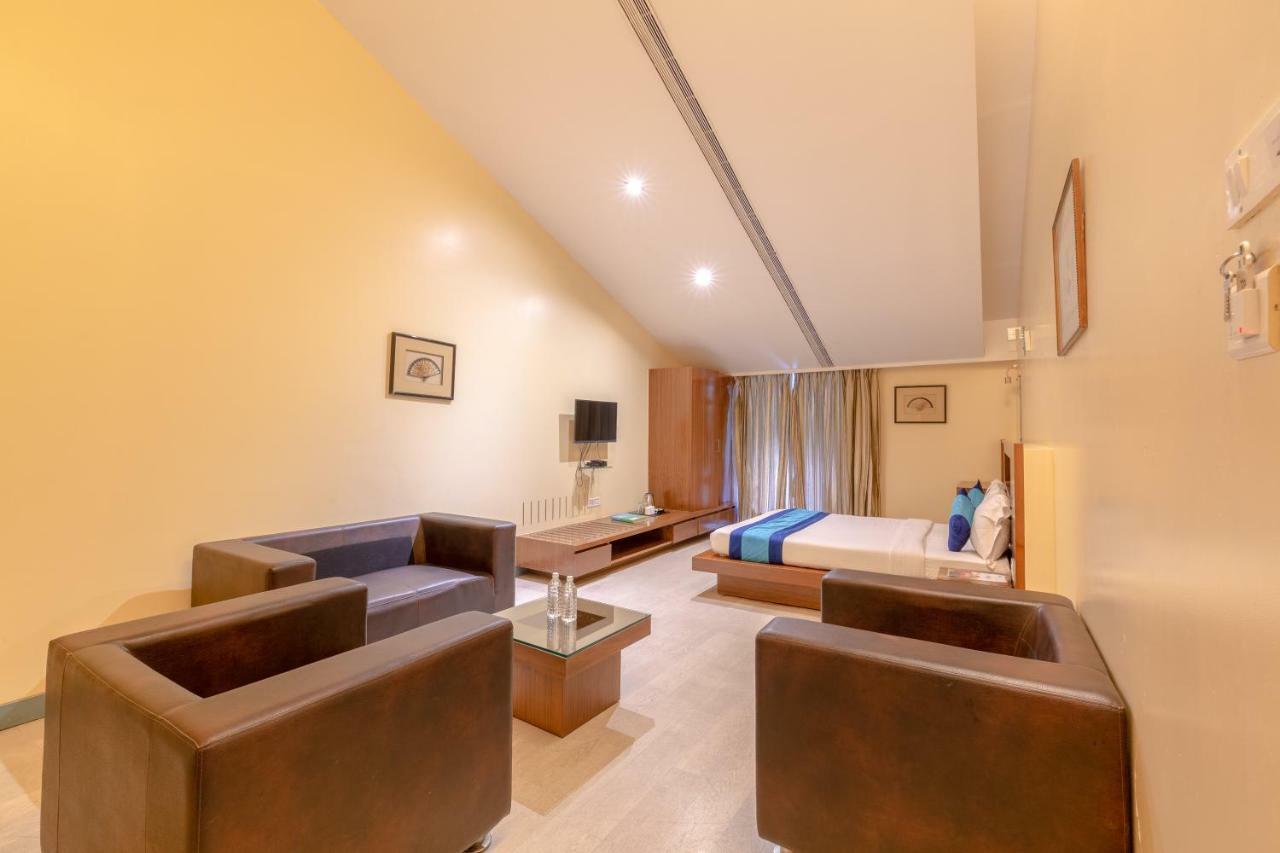 Mint Koregaon Park Next To Osho Ashram Пюн Екстериор снимка