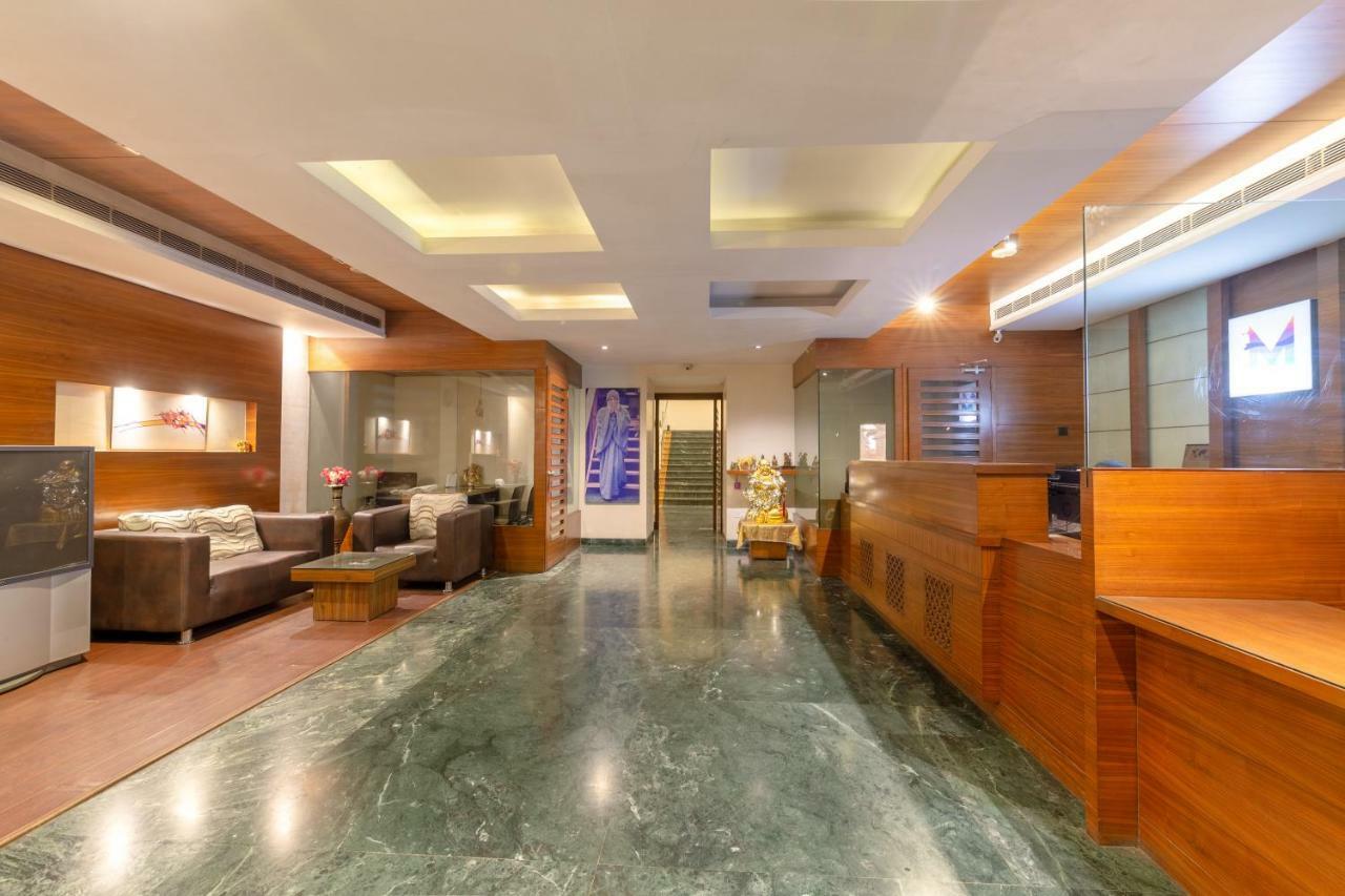 Mint Koregaon Park Next To Osho Ashram Пюн Екстериор снимка