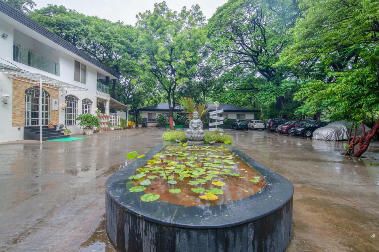 Mint Koregaon Park Next To Osho Ashram Пюн Екстериор снимка