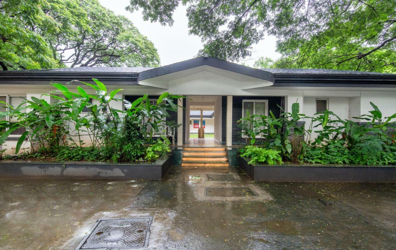Mint Koregaon Park Next To Osho Ashram Пюн Екстериор снимка