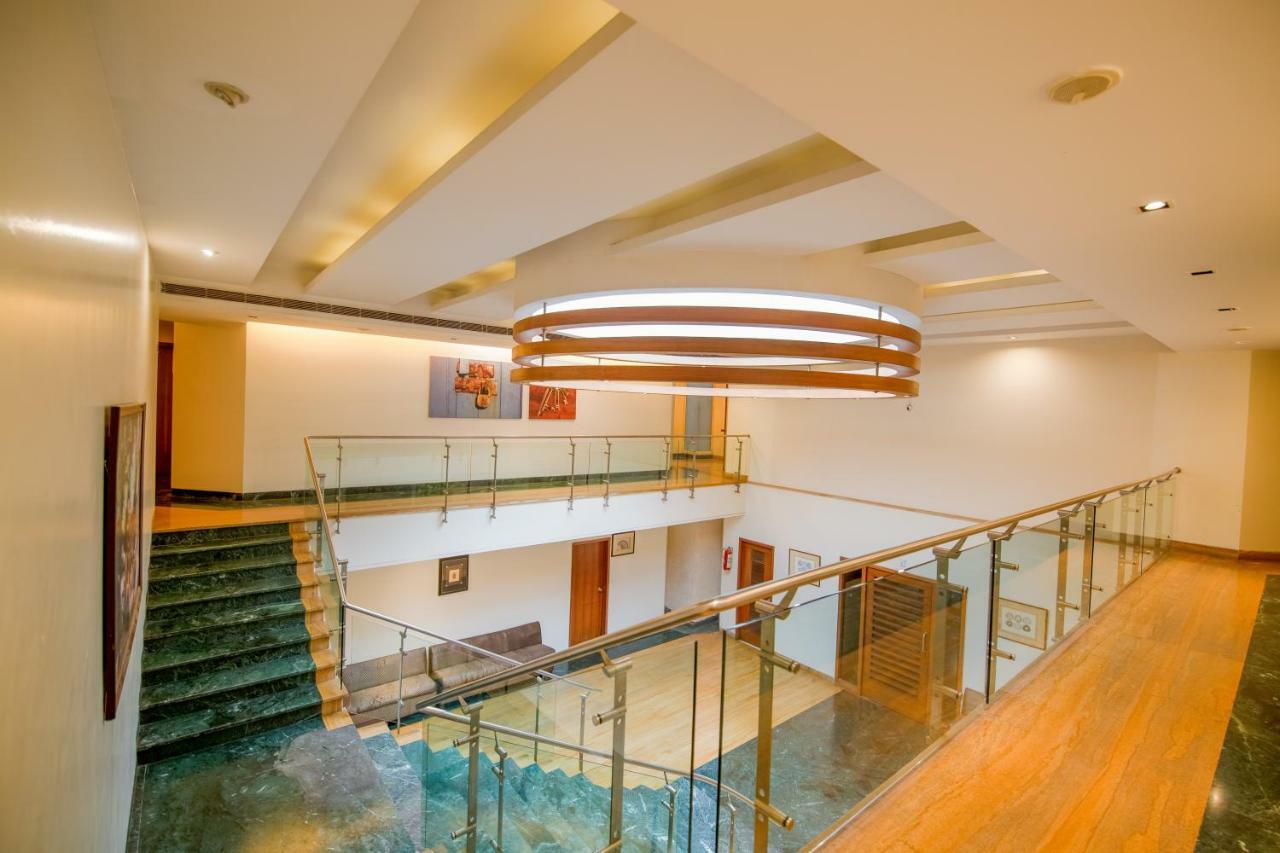 Mint Koregaon Park Next To Osho Ashram Пюн Екстериор снимка