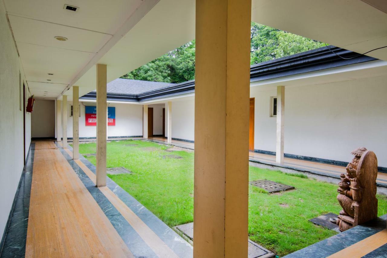 Mint Koregaon Park Next To Osho Ashram Пюн Екстериор снимка